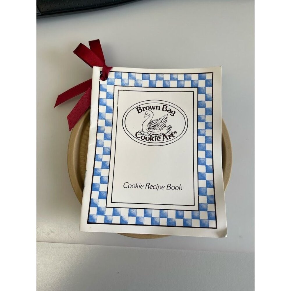 1992 Brown Bag Cookie Pennsylvania Heart Clay Cookie Stamp & Recipe Book - Picture 3 of 3
